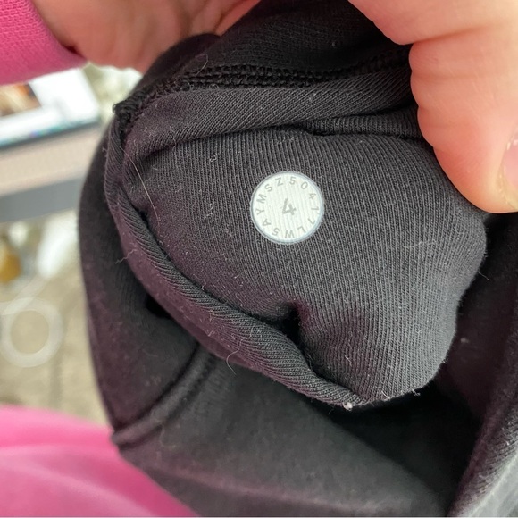 Lululemon High Rise 26” inseam black athletic joggers size 4 - Picture 4 of 7